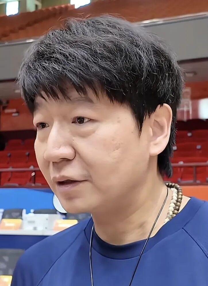 世界杯高清比赛直播-山东高速男篮一家人要珍惜当下